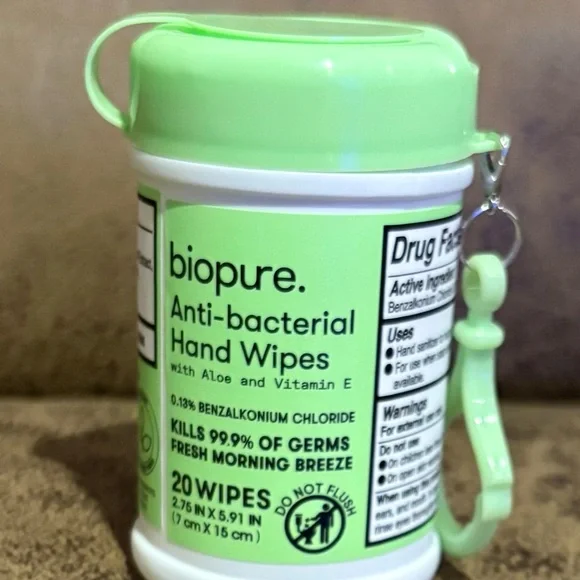 biopure Anti-bacterial Hand Wipes Keychain or Bag Charm - Picture 1 of 1